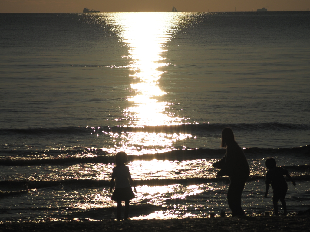 稲毛の浜にて落日