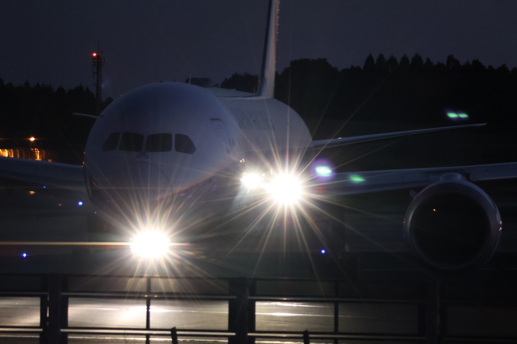 早朝の成田空港にて
