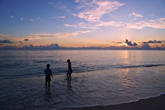 夕方の海で