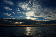 夕日と雲と青空の境目