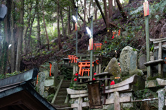 石と鳥居