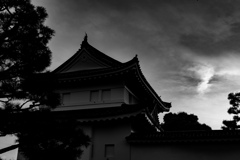 夕日に照らされる二条城櫓