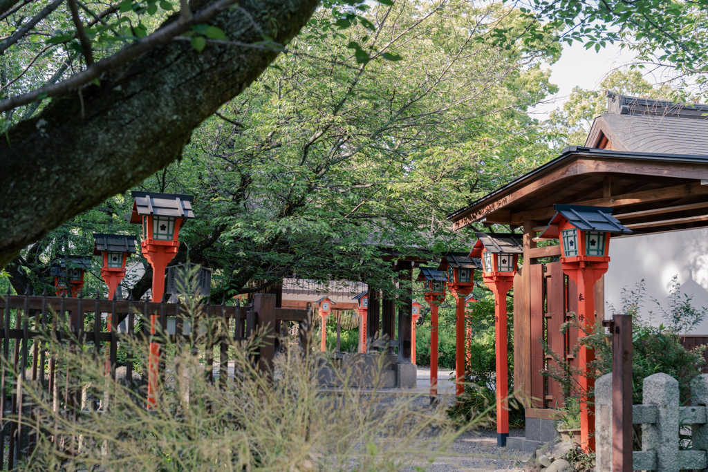 神社の裏口