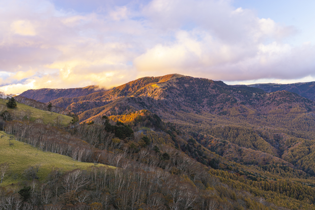 夕陽に染まる茶臼山