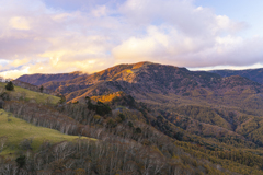 夕陽に染まる茶臼山