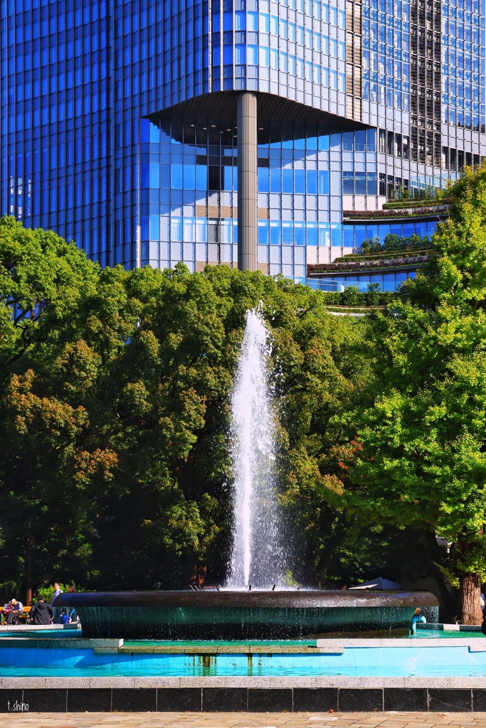 都会の噴水