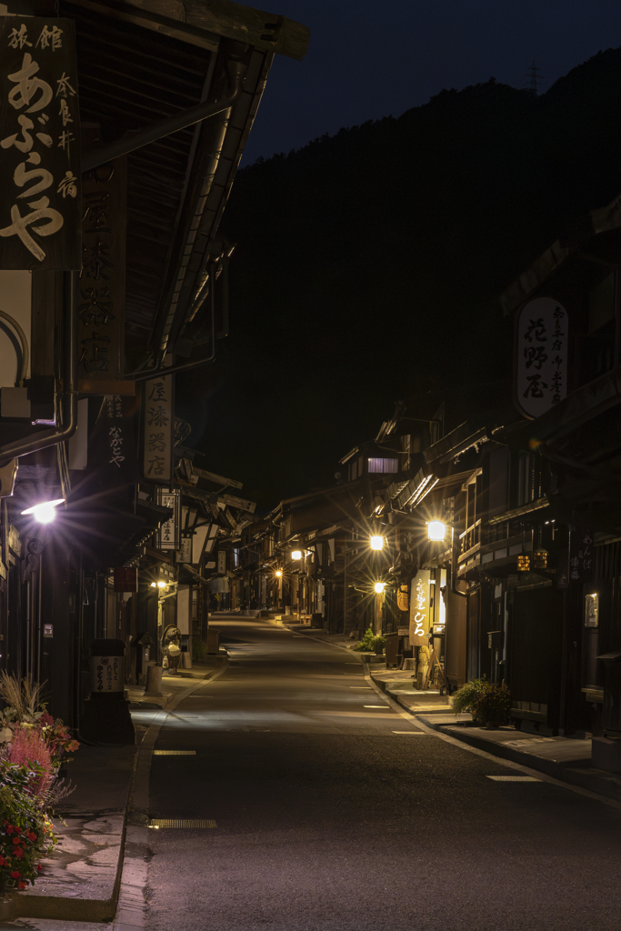 中山道　奈良井宿の夜道