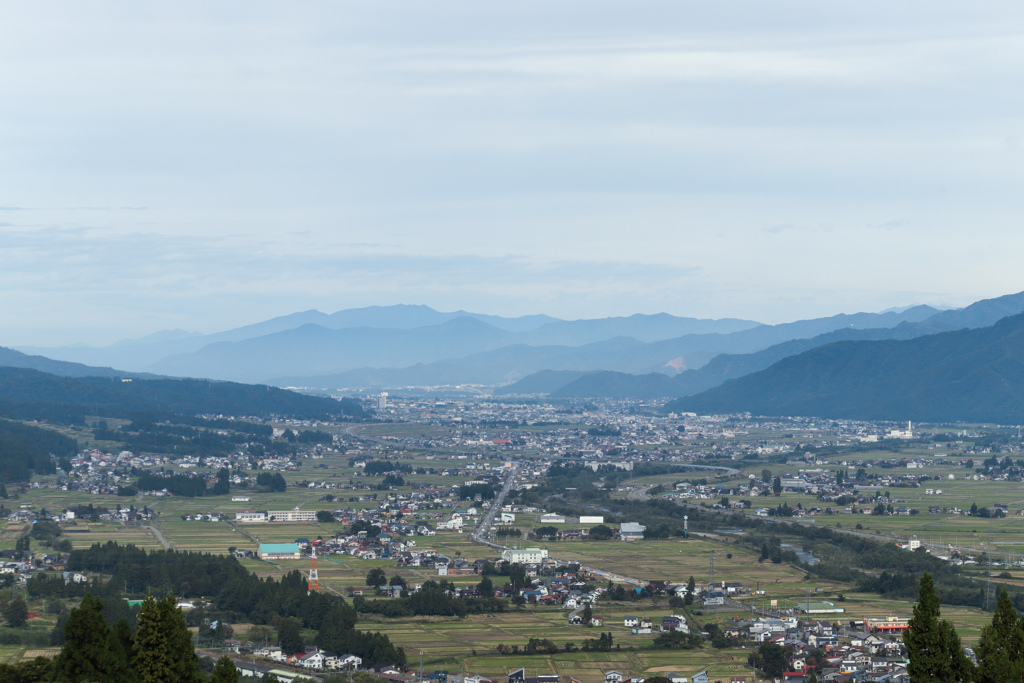 秋の南魚沼を望む