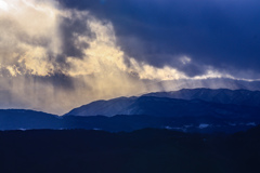 光芒降る山々