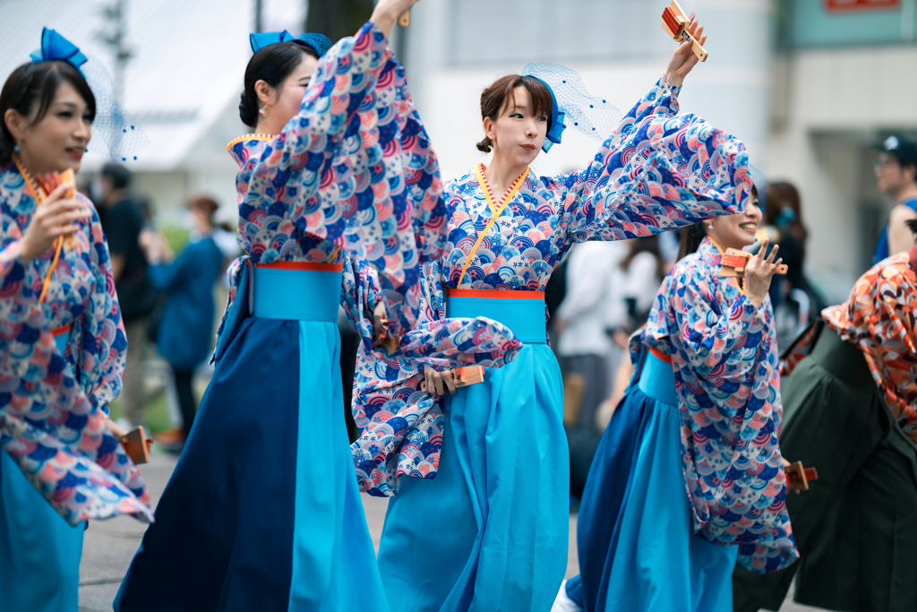 優雅に手招く