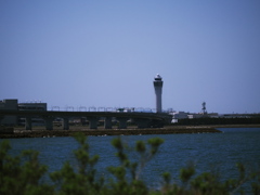 多屋海岸からセントレア管制塔とセントレア大橋