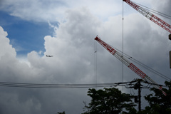 クレーンと雲の切れ間