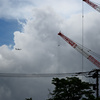クレーンと雲の切れ間