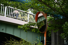 反射鏡の中の虚像「陸橋」