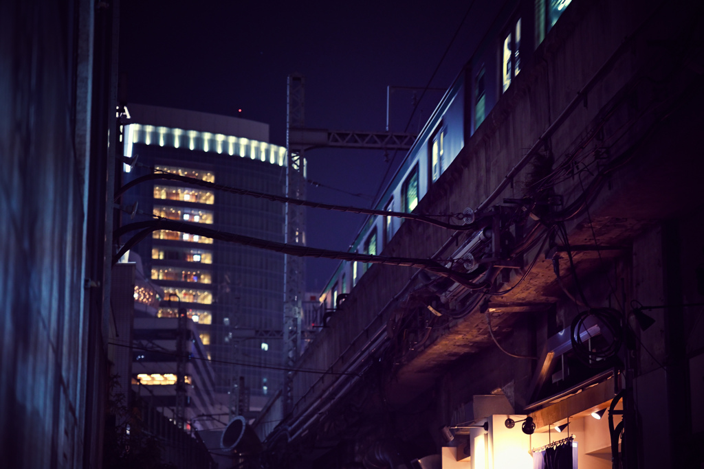 夜の東京散策 ガード下の風景09