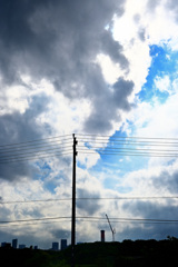 梅雨の晴れ間の雲の切れ間