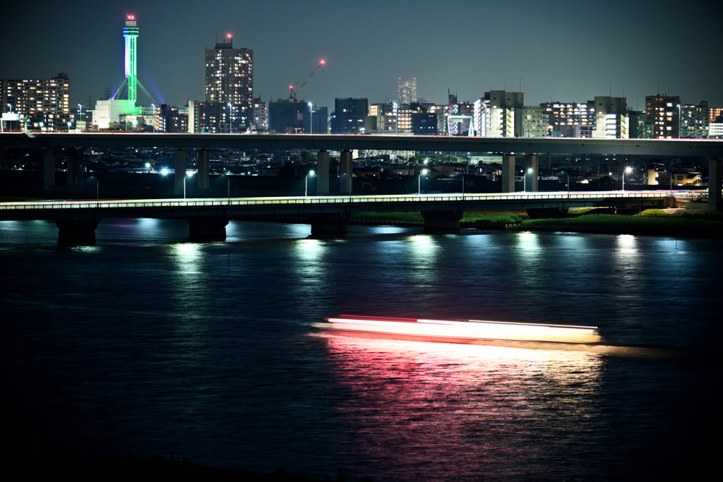 煌めきながら還る船