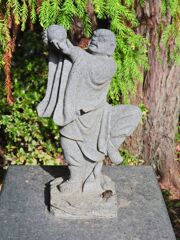 近所のお寺の参道で　４