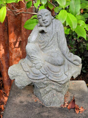 近所のお寺の参道で　１５