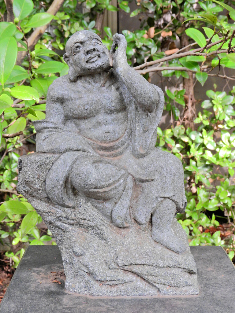 近所のお寺の参道で　１１