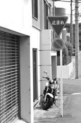 止まっています