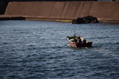 大きな海を手漕ぎで帰港 お疲れ様です