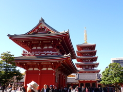 浅草寺・　総門と五重塔