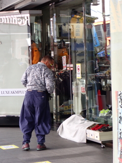 【洋品店の赤い靴】