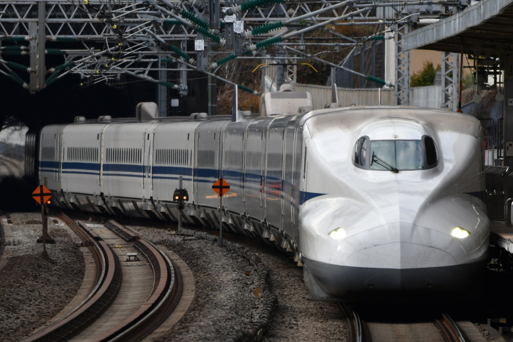 入線、新幹線 小田原駅にて