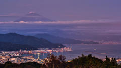 湾と富士山