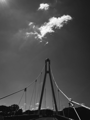 雲と橋