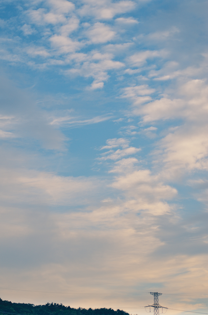 青空ろ雲と鉄塔
