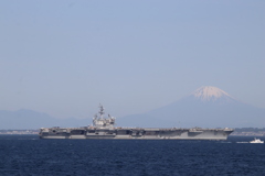 富士山とロナルド・レーガン