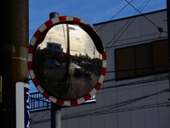 カーブミラー