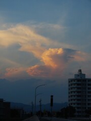 雲が羽ばたいてる