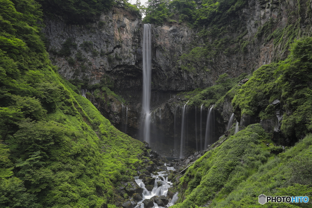 迎夏の華厳滝