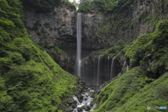 迎夏の華厳滝