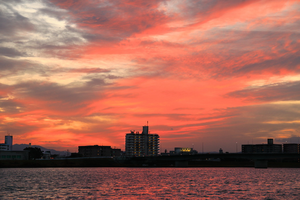 川の夕焼け - ②