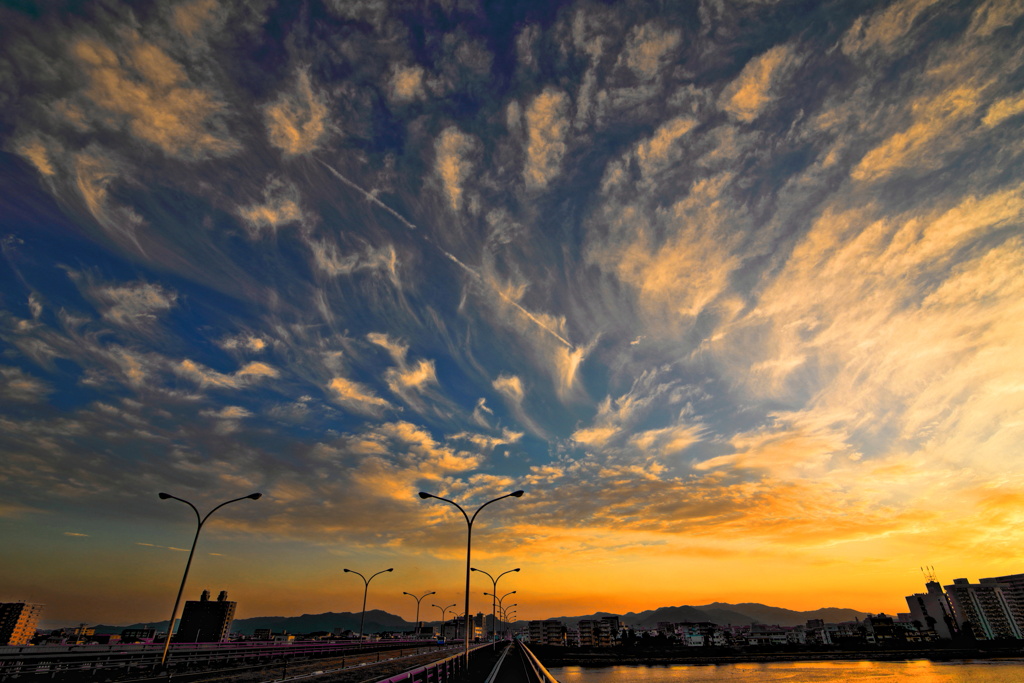 橋の上の雲