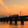 鉄橋 (夕暮れの電車)