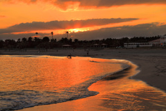 波打際の夕暮れ - ①