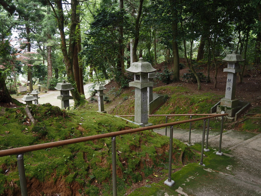 神社の道