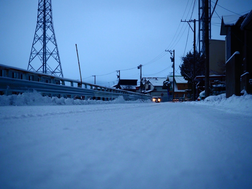 早朝の雪道