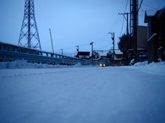 早朝の雪道