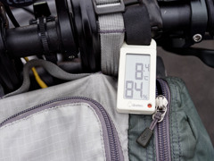 きのうのこの時間は18℃だったのに今日は8℃