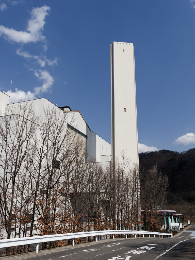 近所の白い巨塔