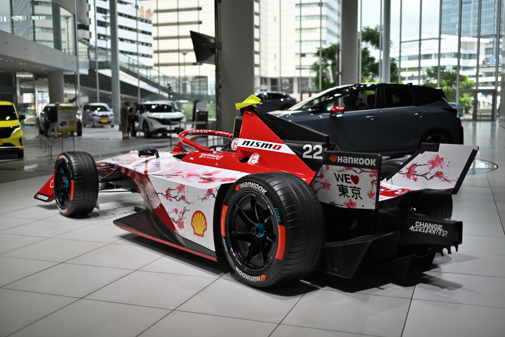 NISSAN e-4FORCE 04 後ろ姿