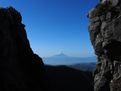 千代ノ吹上(ちよのふきあげ)と富士山
