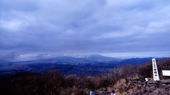 金時山山頂。富士山は雲の中。