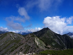 間ノ岳山頂付近から、北岳と中白根山